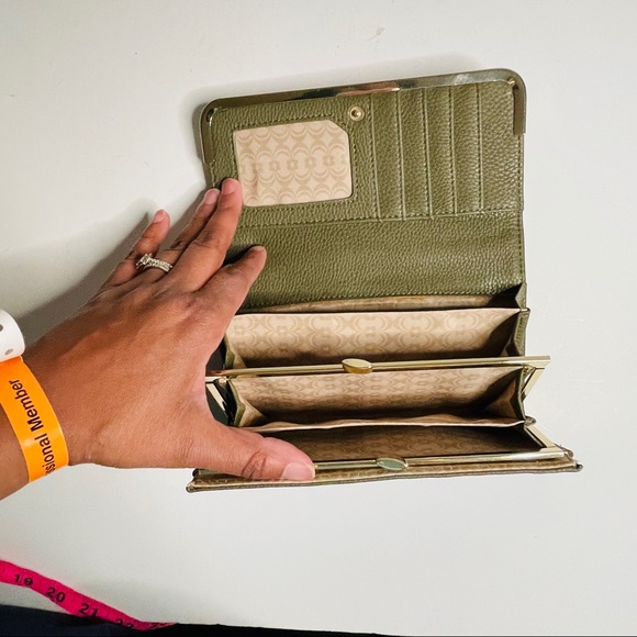 Charming Charlie Green wallet - Picture 6 of 6